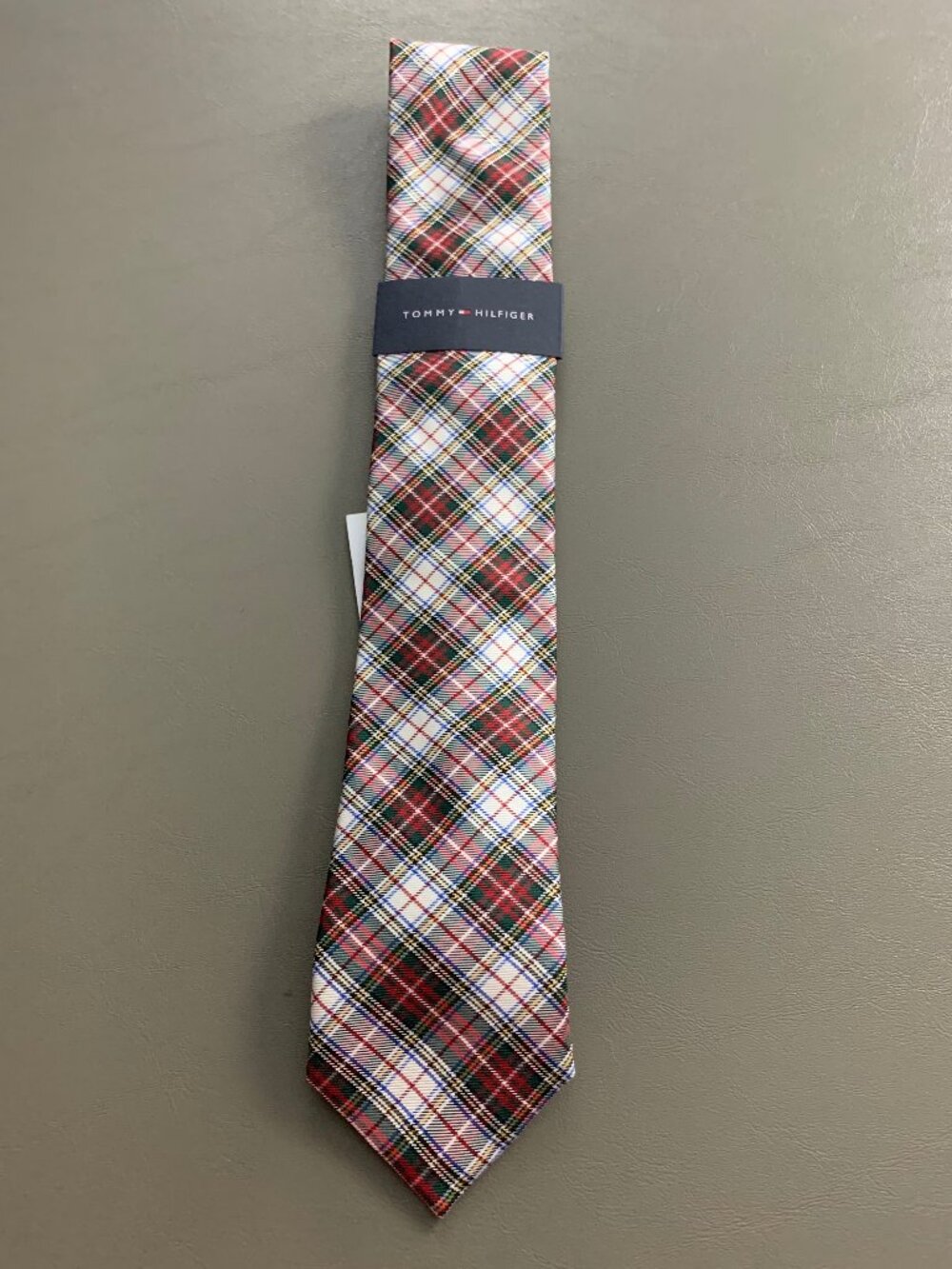 Tommy Hilfiger Men's 2.75'' 100% Silk Slim Neck Tie, Red Royal Plaid, One Size